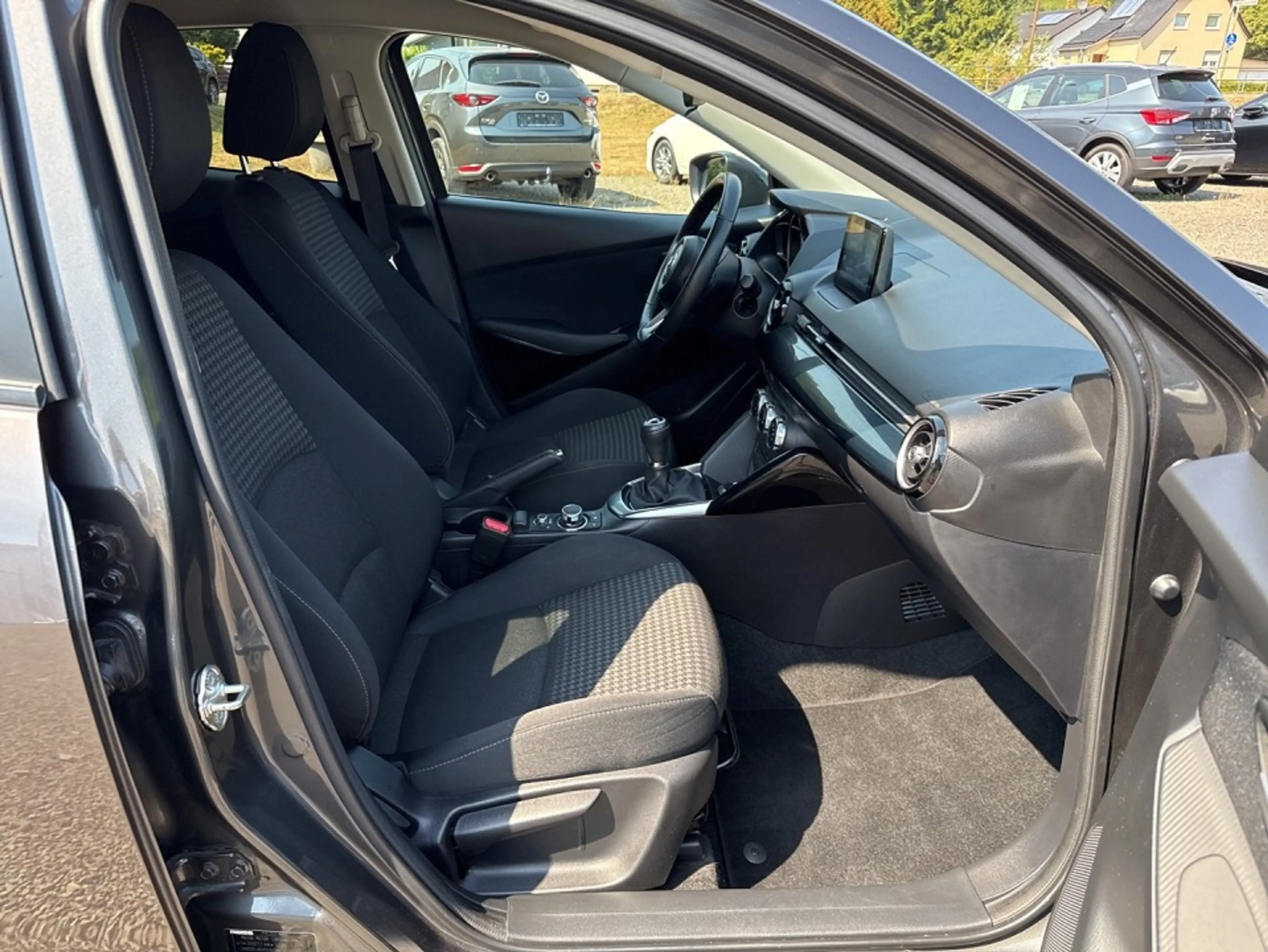 Mazda 2 SKYACTIV-G 90 66 kW (90 PS) Kizoku Navi — photo 7