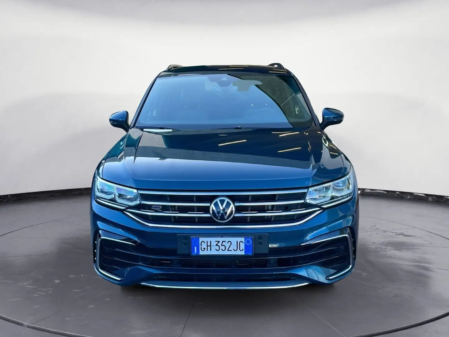 Volkswagen Tiguan 2.0 TDI SCR 110KW R-Line DSG Blau - 2