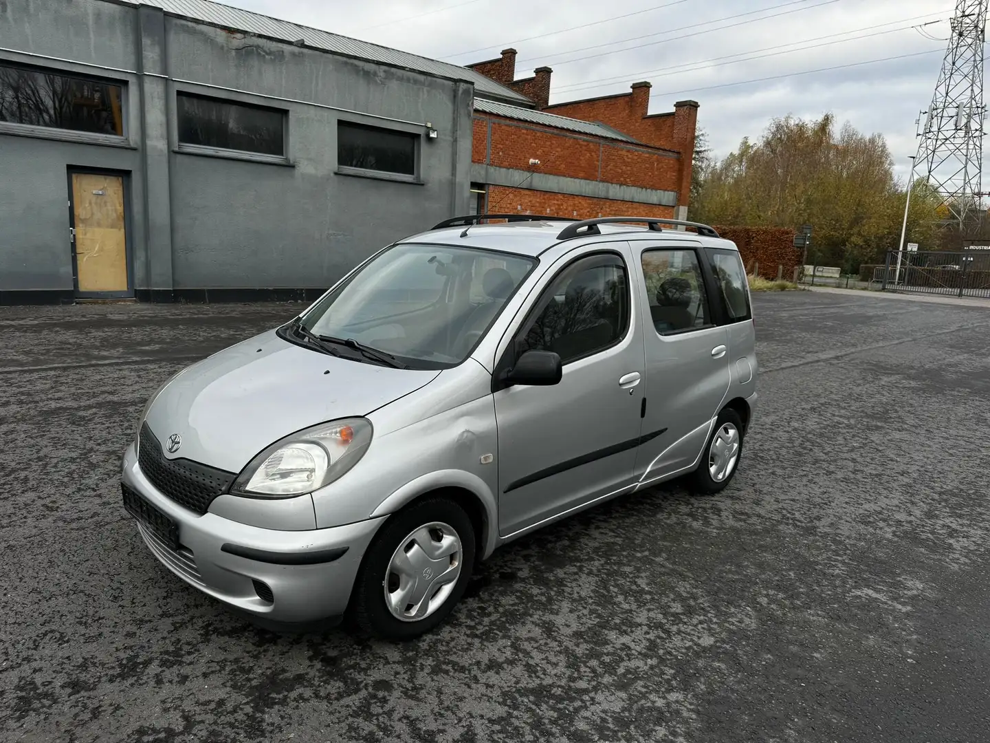 Toyota Yaris 1.3i 16v AIRCO CLIMATISÉ VÉHICULE ALLEMAND Argent - 1