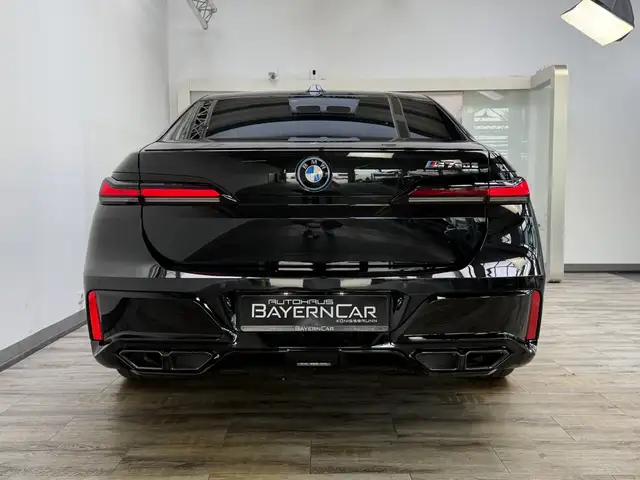 BMW 7 Series view 5