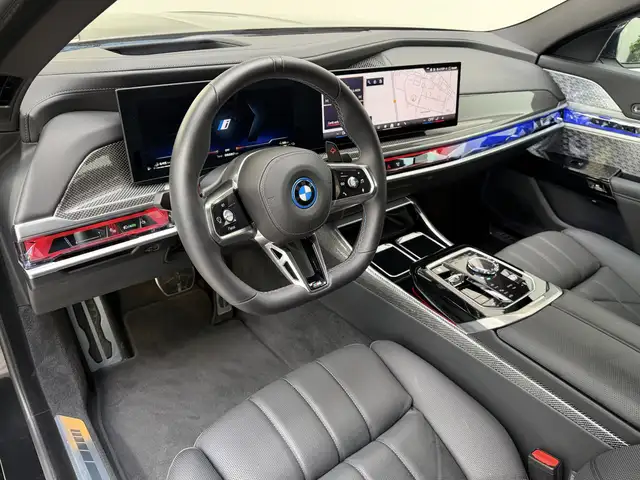BMW 7 Series view 8