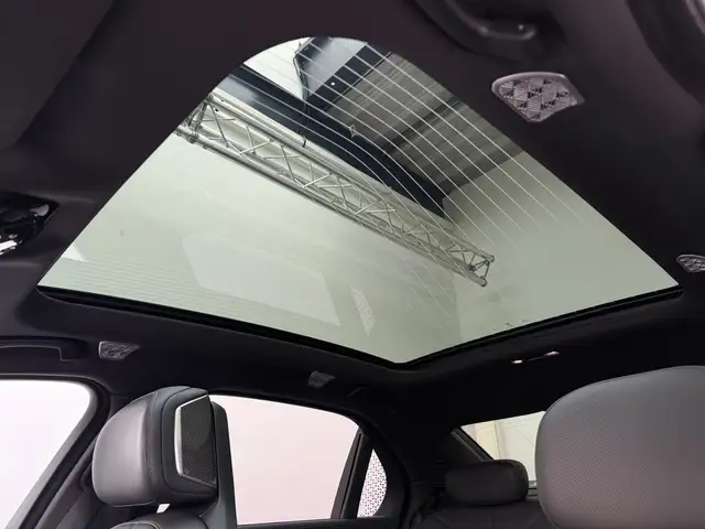 BMW 7 Series view 12