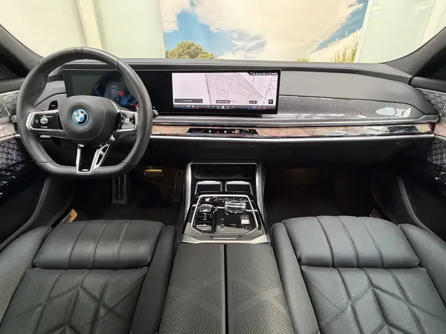 BMW 7 Series view 7