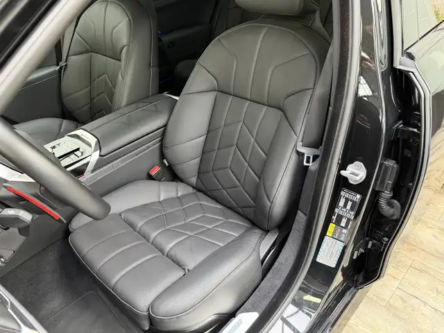 BMW 7 Series view 13