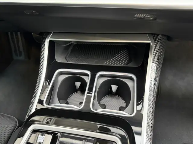 BMW 7 Series view 27