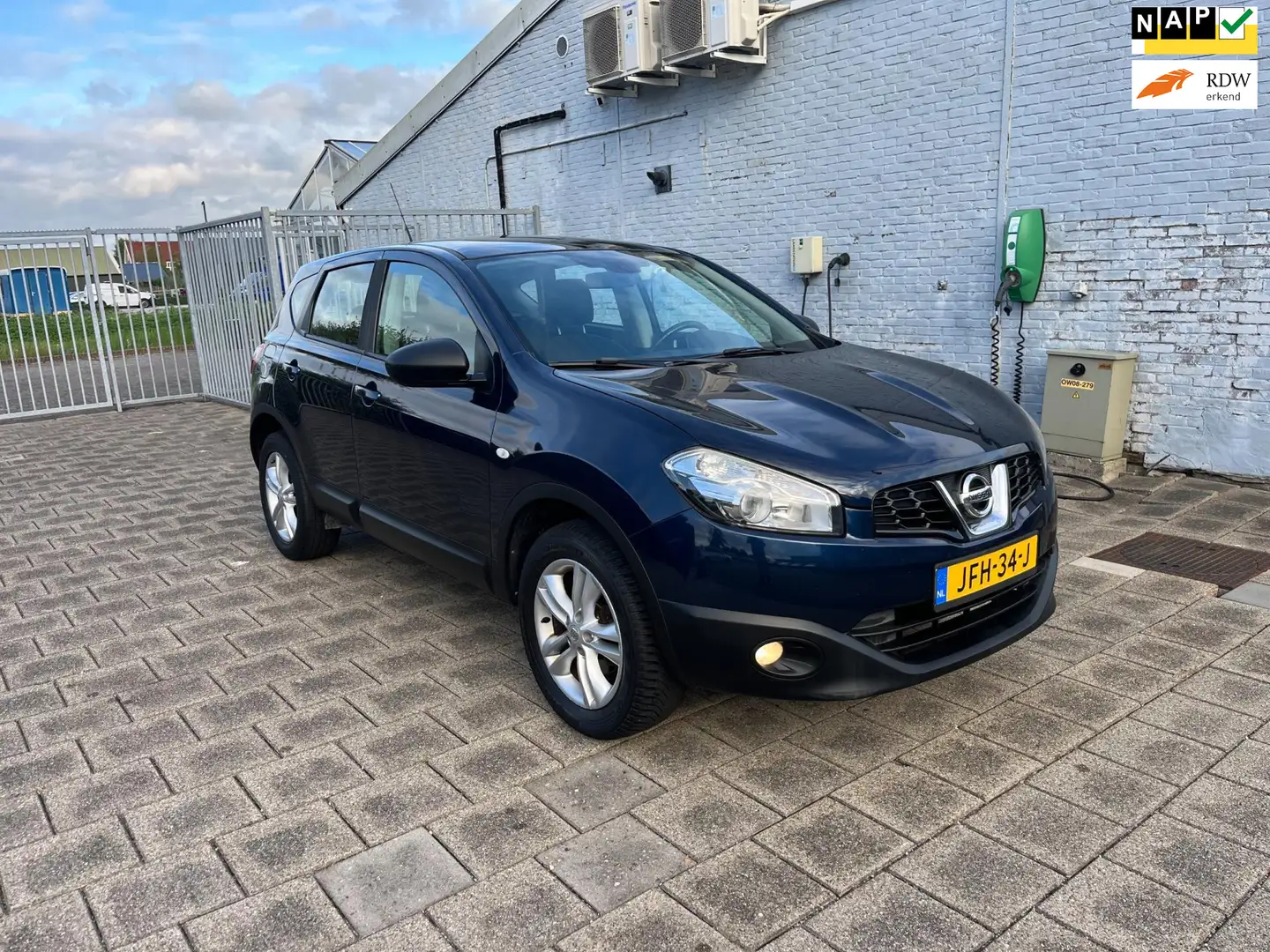 Nissan Qashqai 1.6 Acenta / Pano / Nieuwe APK Blauw - 1