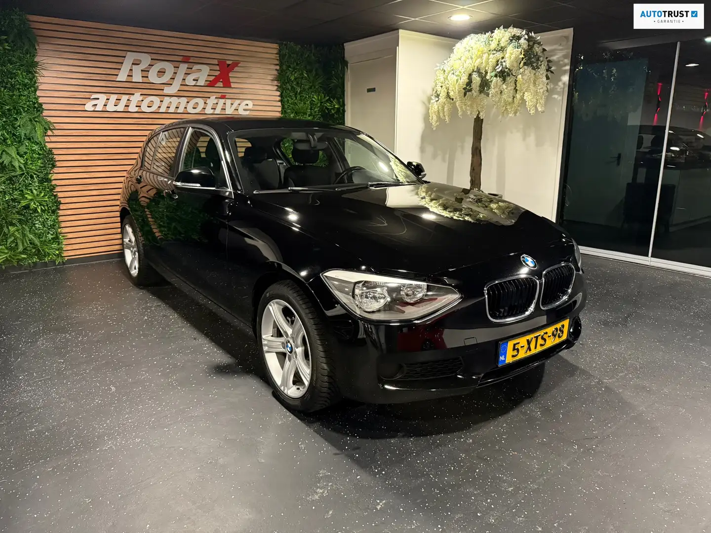BMW 114 1-serie 114i EDE AIRCO - PDC - NWE APK - KEURIG ON Zwart - 1