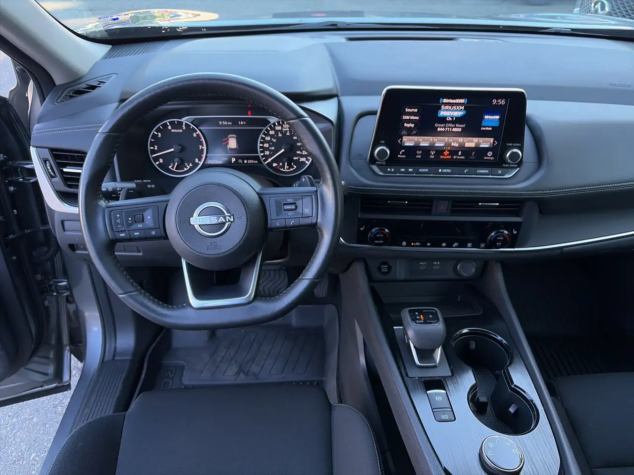 Nissan Rogue снимка Nissan Rogue