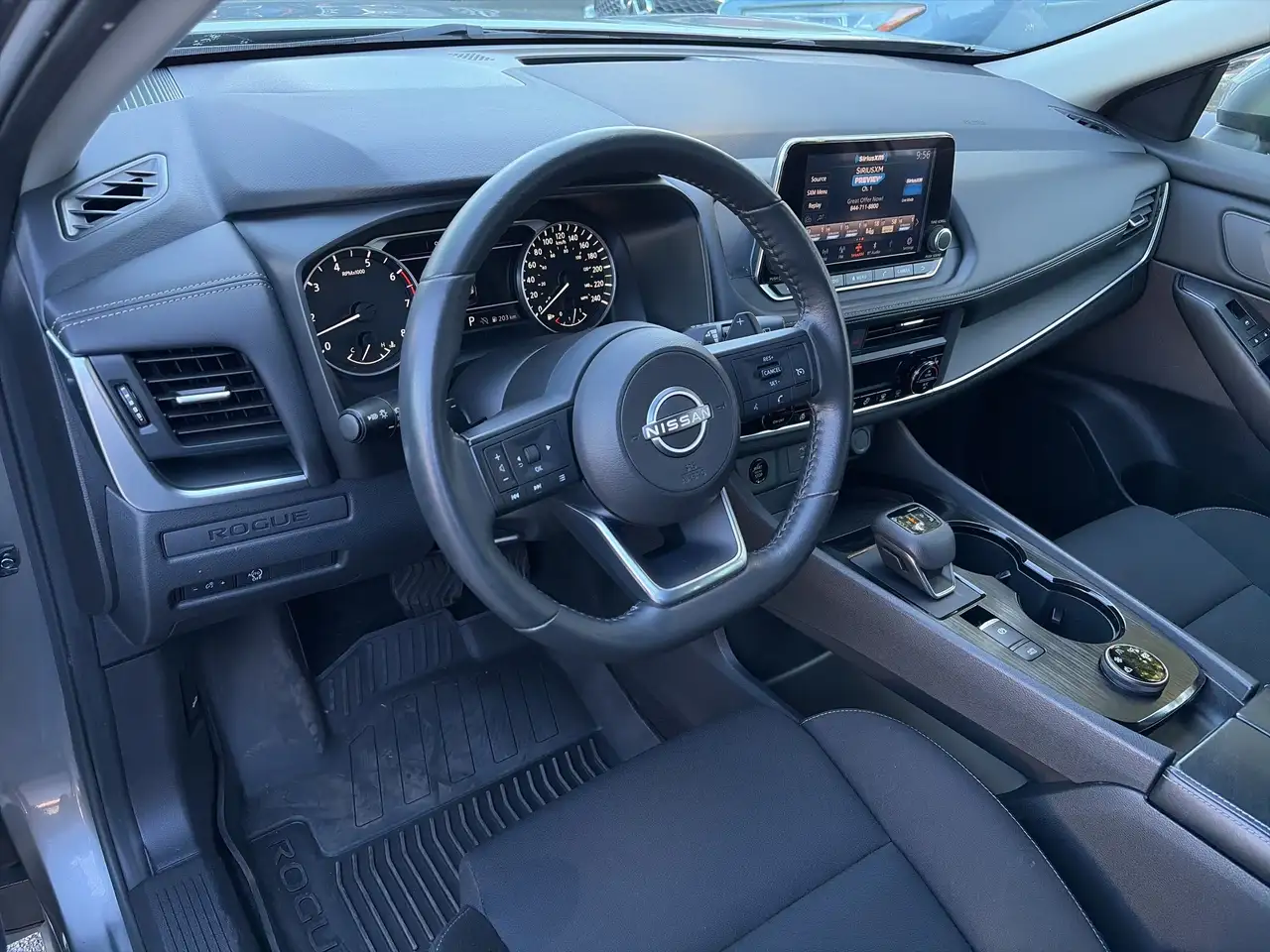 Nissan Rogue снимка Nissan Rogue
