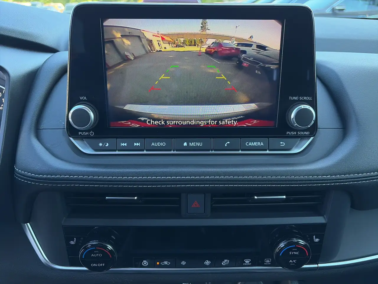 Nissan Rogue снимка Nissan Rogue
