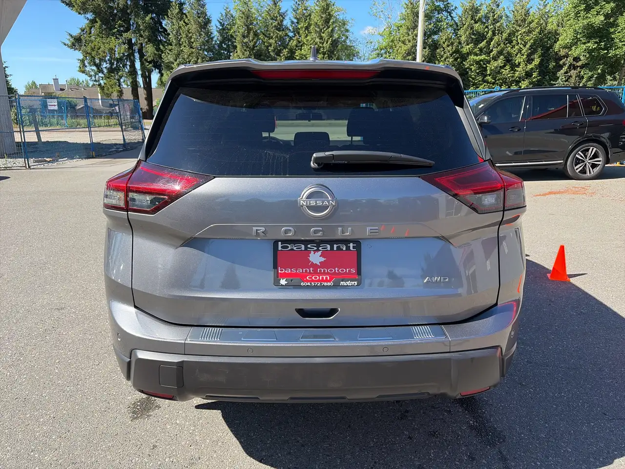 Nissan Rogue снимка Nissan Rogue