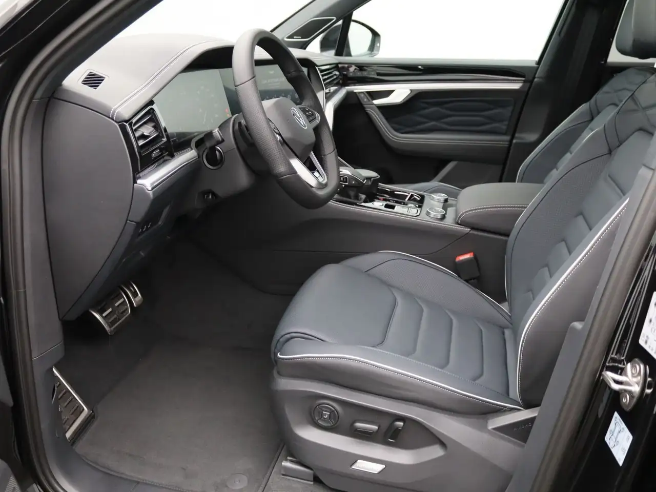 Volkswagen Touareg R-Line Black 3.0 TDI 4M DSG / Pano, AHK 16