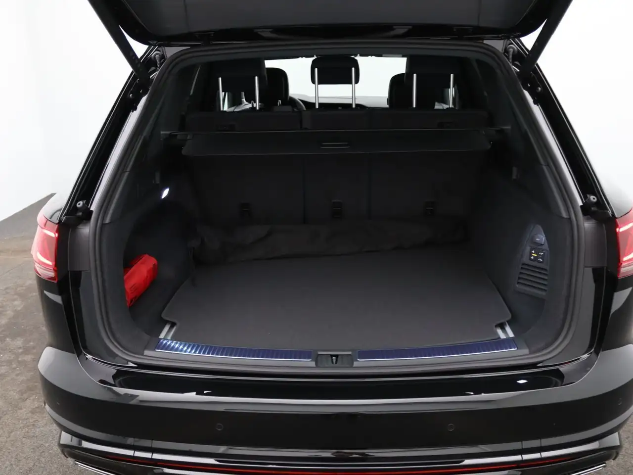 Volkswagen Touareg R-Line Black 3.0 TDI 4M DSG / Pano, AHK 8