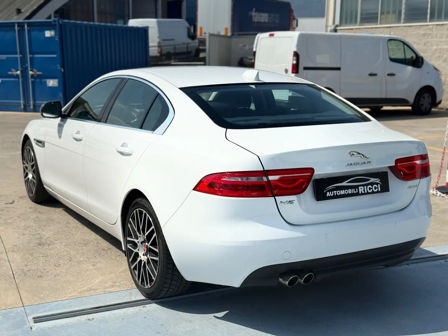 Jaguar XE 2.0 D 180 CV aut. Prestige Bianco - 2