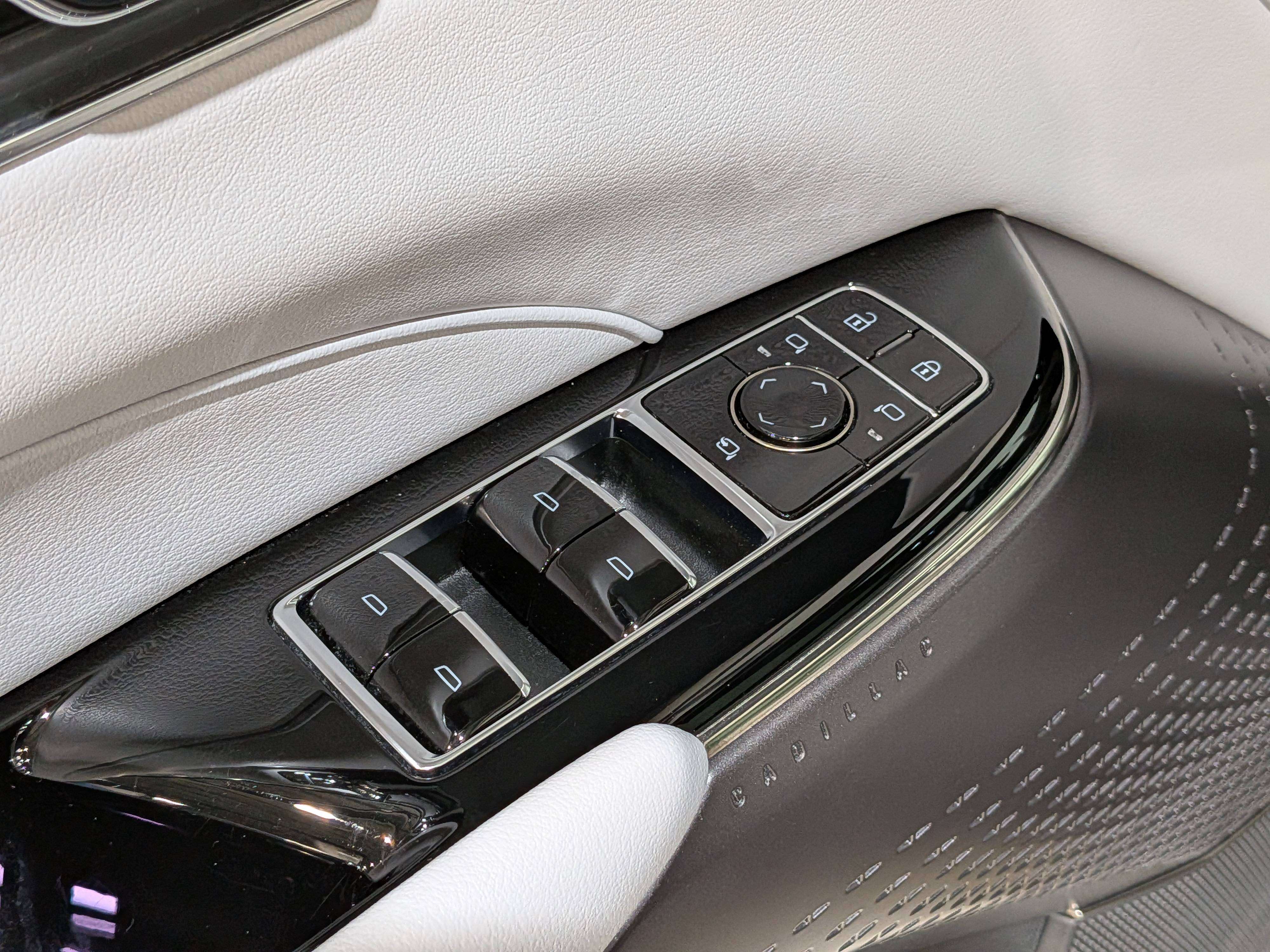 Cadillac LYRIQ 2024