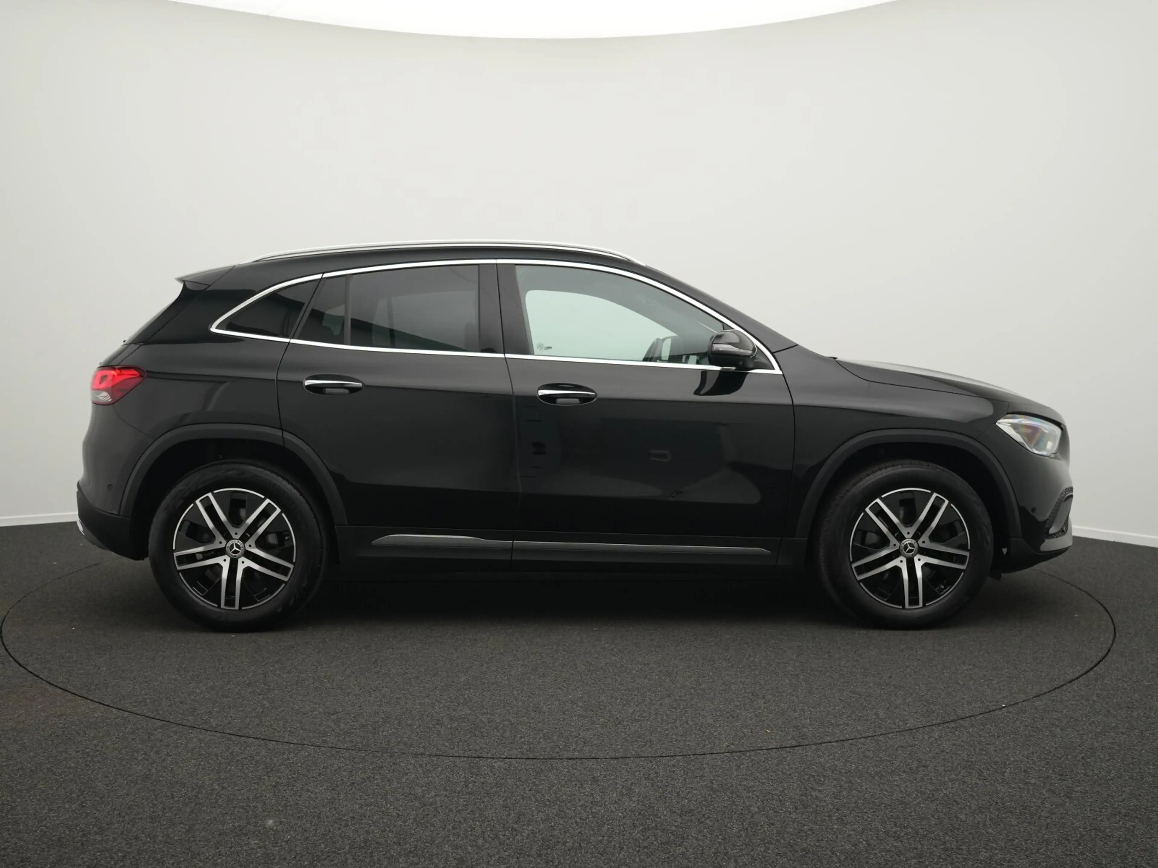 Mercedes-Benz GLA 250 GLA 250 4MATIC Progressive-Line Multi+360°+Apple — photo 5