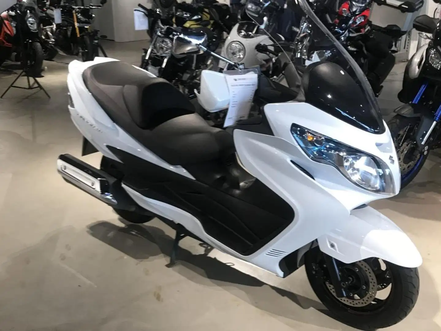 Suzuki Burgman 400 Wit - 1