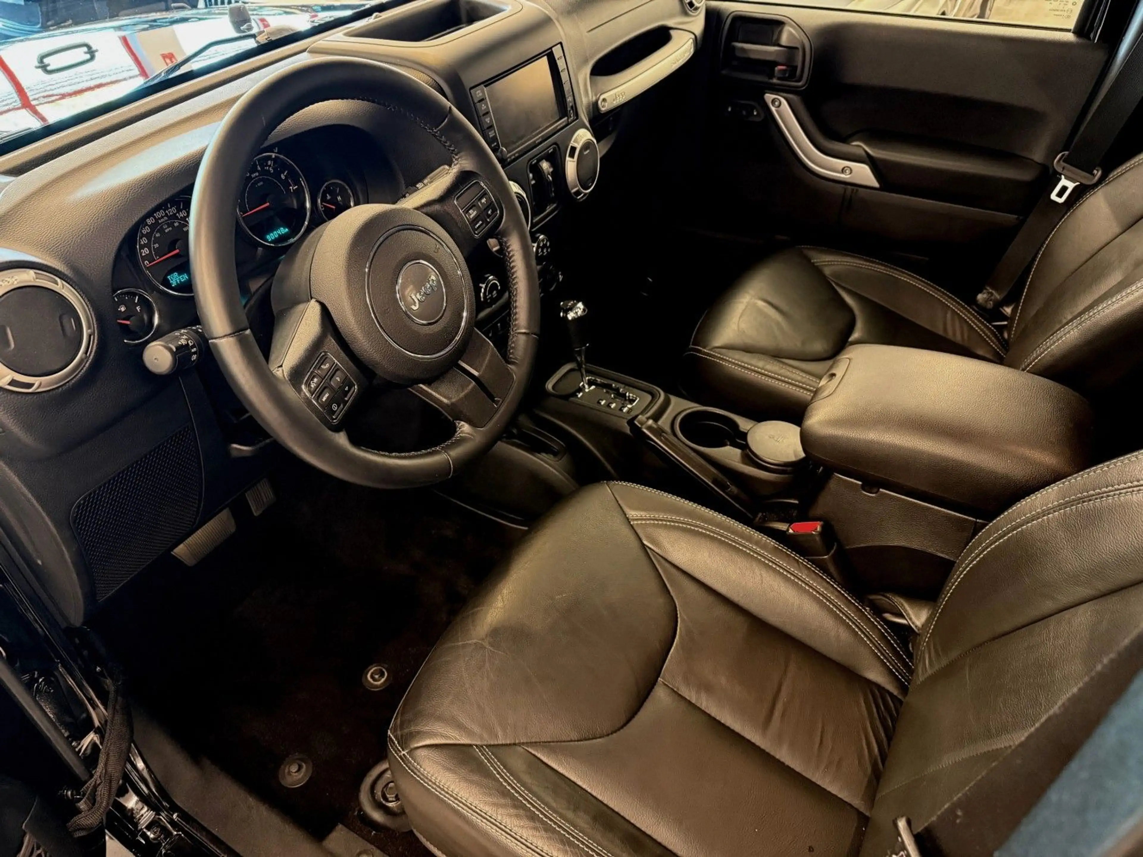 Jeep Wrangler 2.8 CRD Sahara Unlimited Leder Klima Autom Navi — photo 3