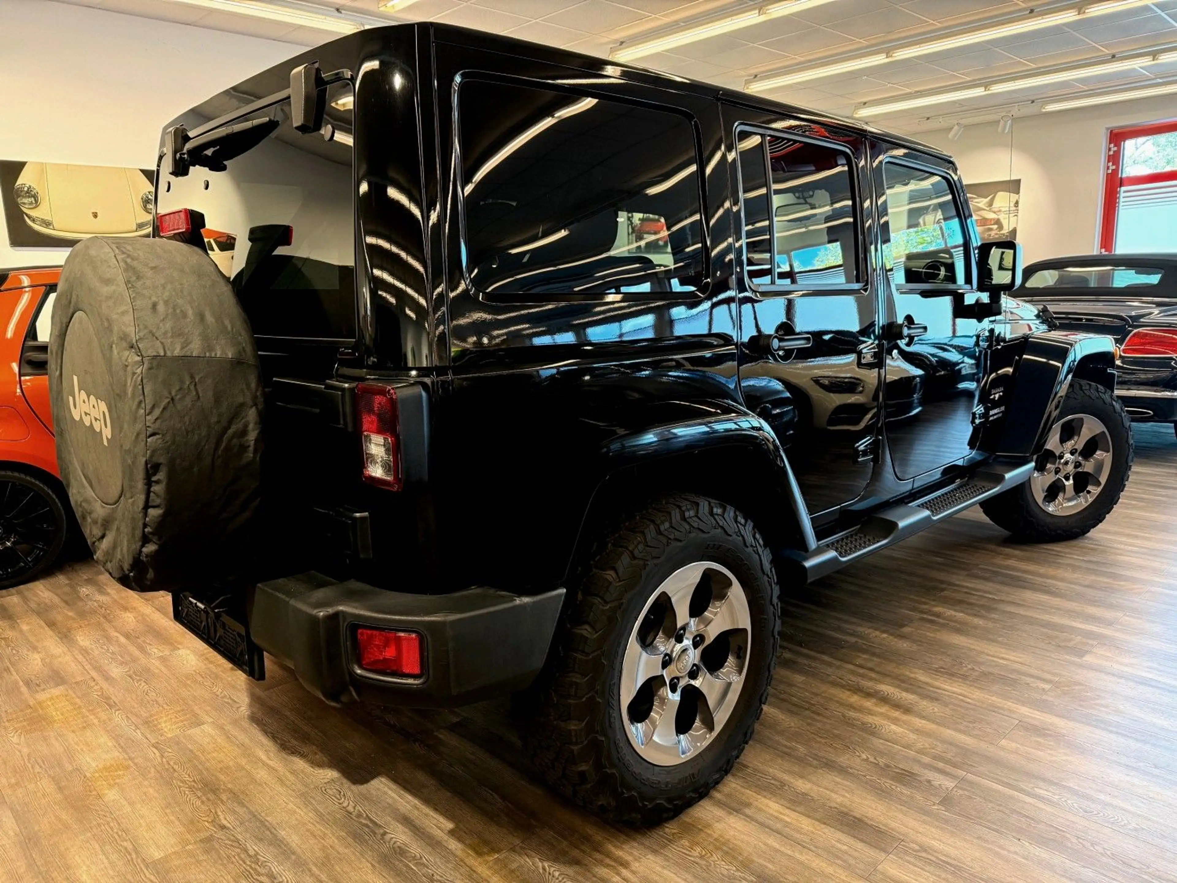 Jeep Wrangler 2.8 CRD Sahara Unlimited Leder Klima Autom Navi — photo 5