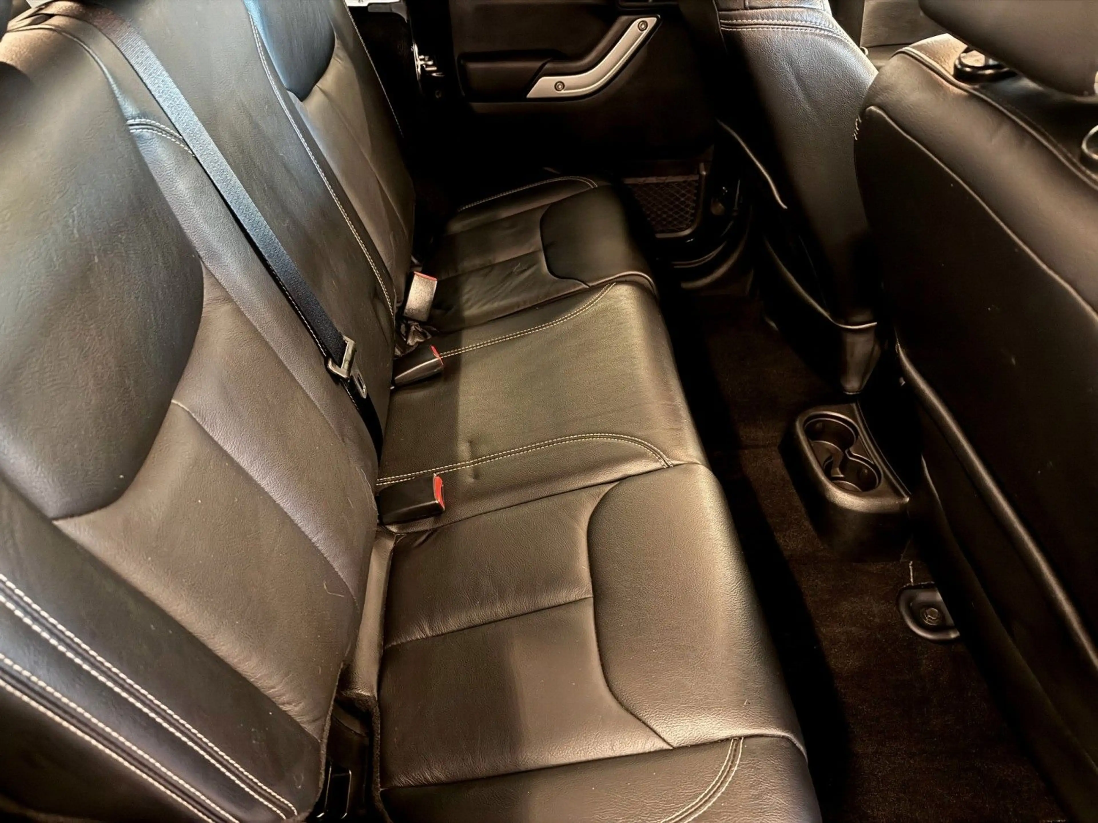 Jeep Wrangler 2.8 CRD Sahara Unlimited Leder Klima Autom Navi — photo 8