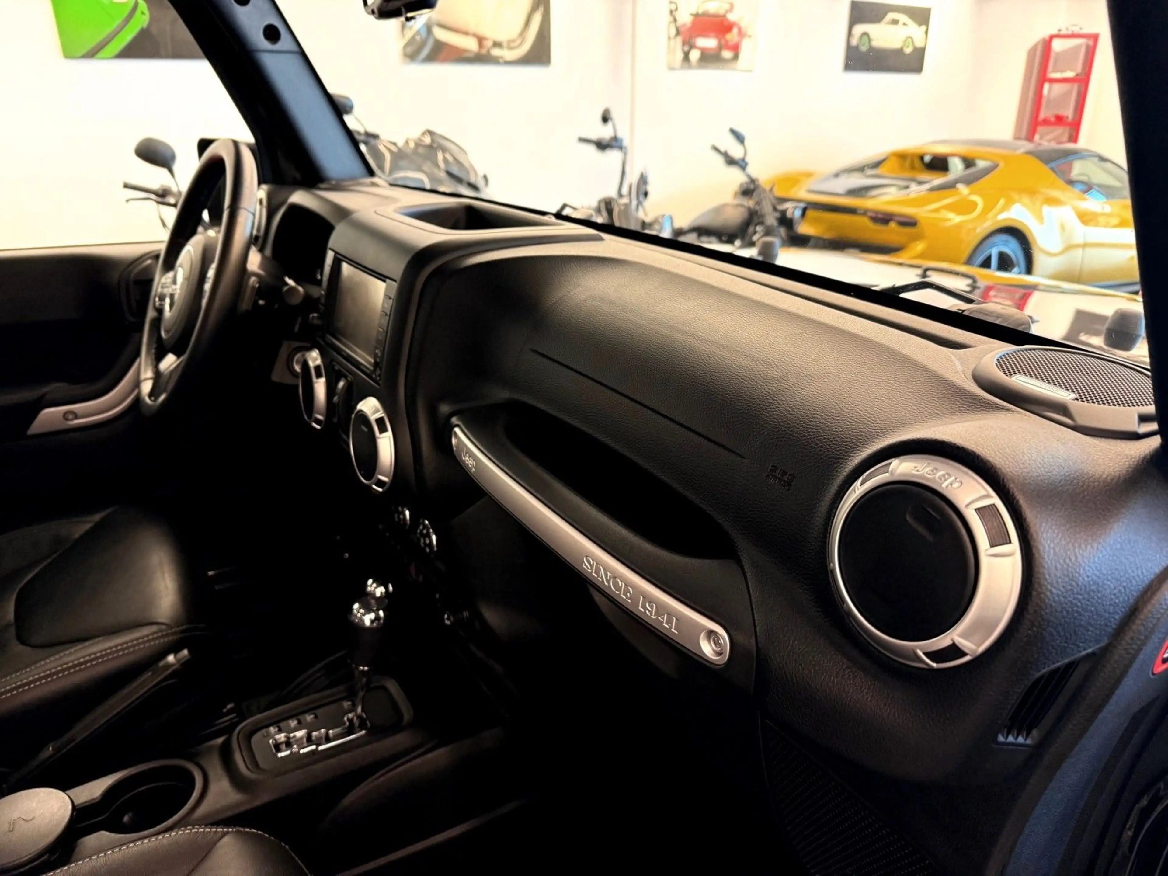 Jeep Wrangler 2.8 CRD Sahara Unlimited Leder Klima Autom Navi — photo 10