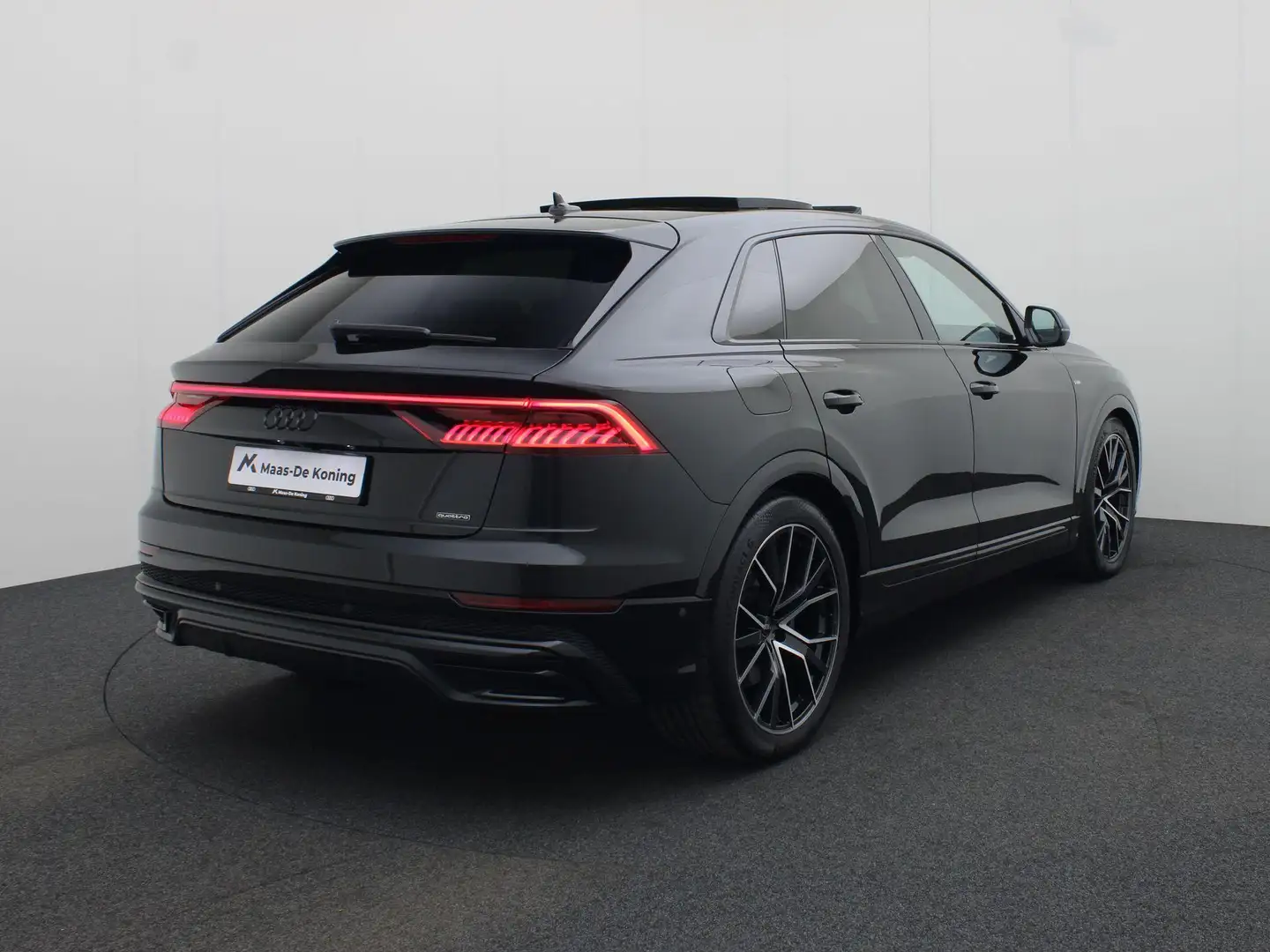 Audi Q8 55 TFSIe/381pk Quattro S Line · Panoramadak · B&O Zwart - 2