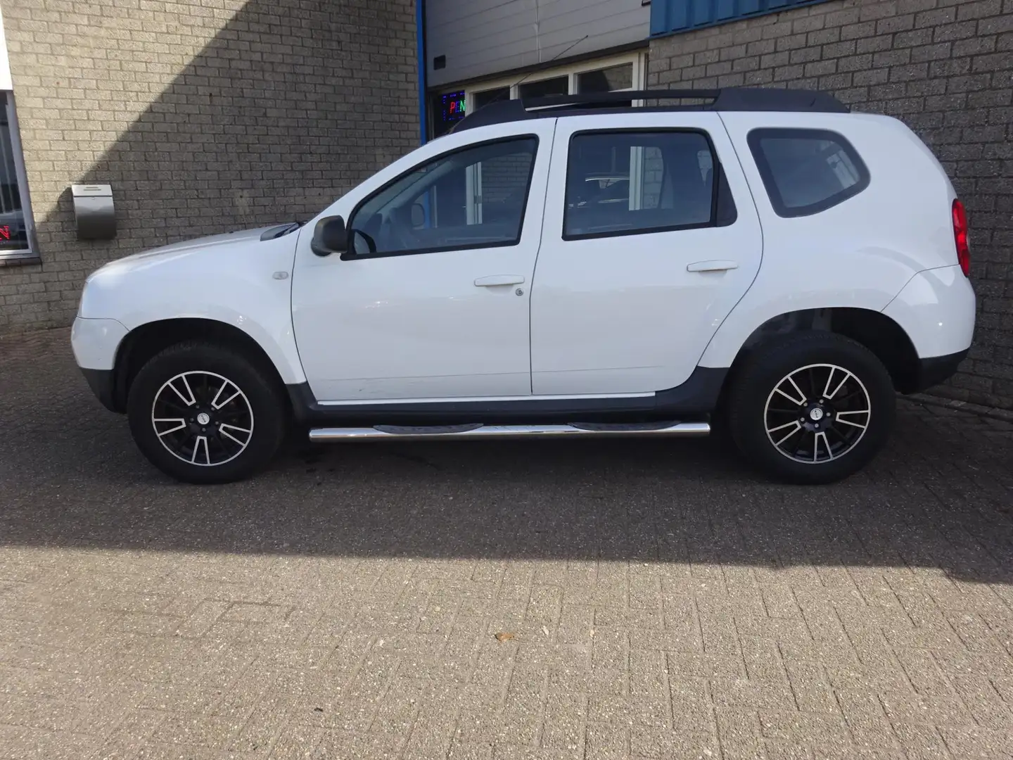 Dacia Duster 1.6 Lauréate 2wd Wit - 2