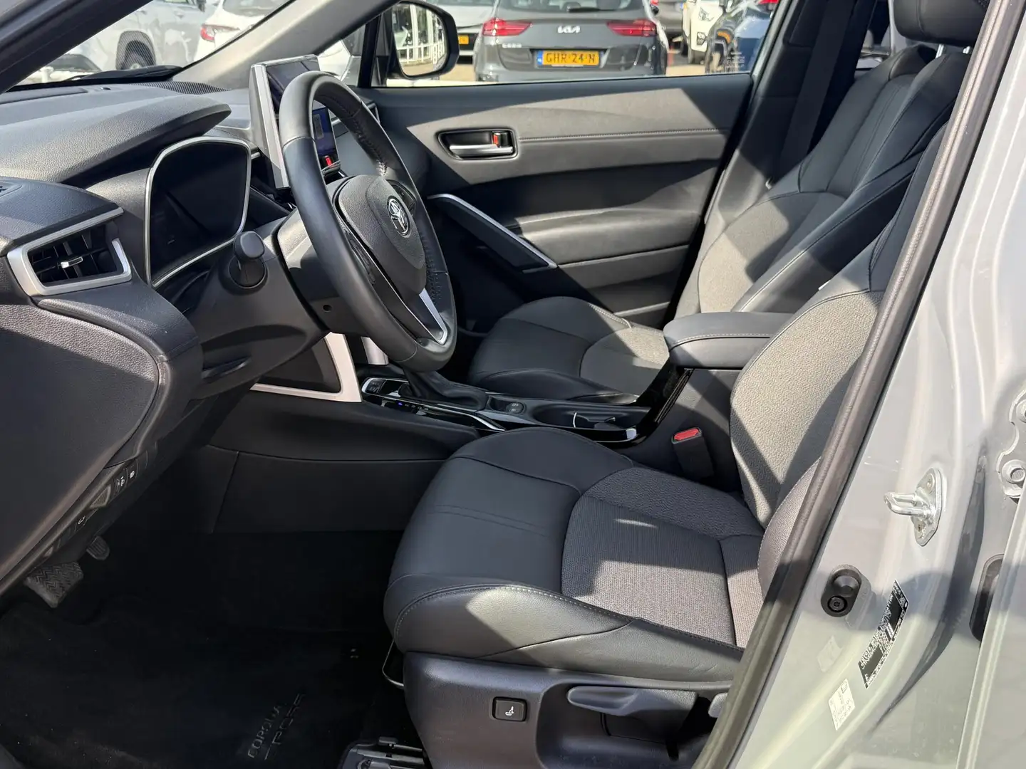 Toyota Corolla Cross Hybrid 140 Style + Premium Pack II +Panoramadak Zilver - 2