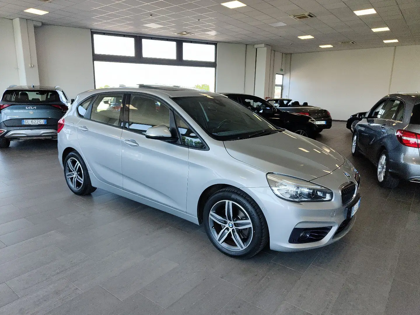 BMW 218 i A.T Sport Tetto Navi Camera+Sensori Fari Xeno Argintiu - 2