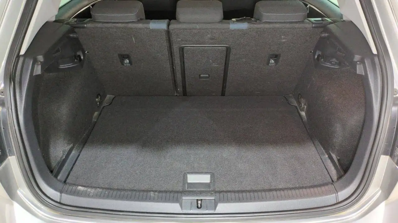 Volkswagen Golf Standard Model — photo 17