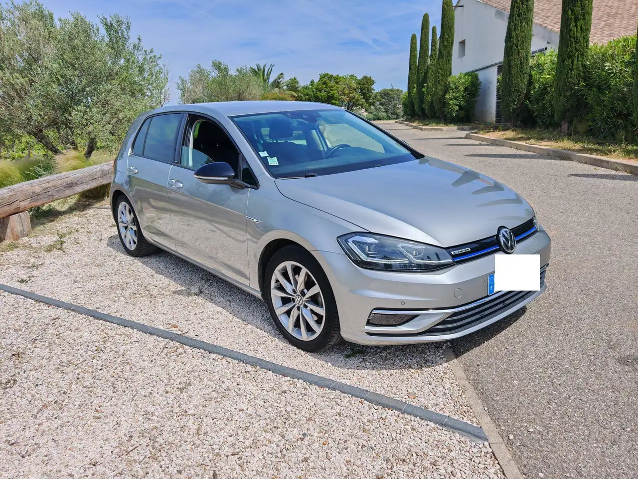 Volkswagen Golf Standard Model