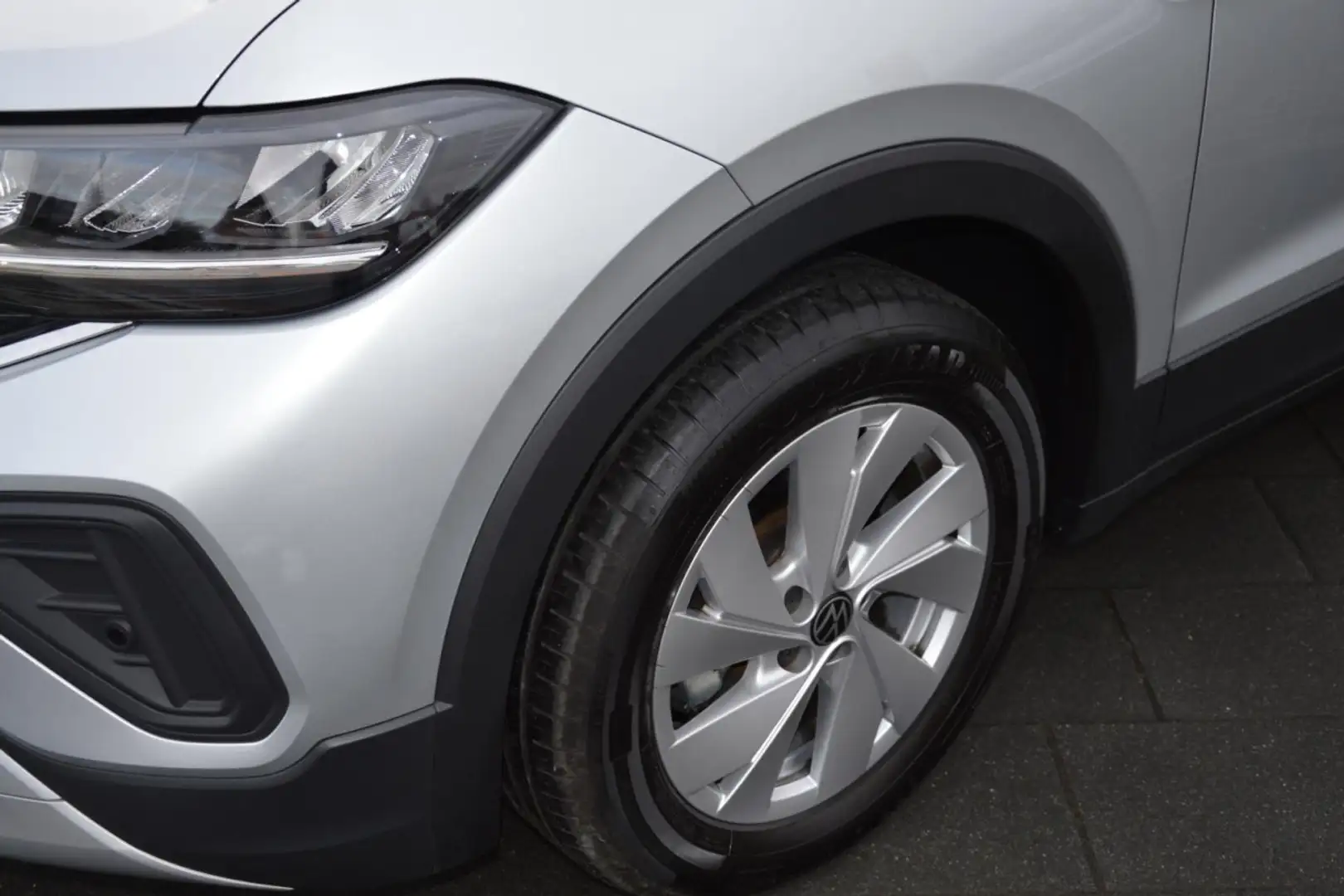 Volkswagen T-Cross 1.0 TSI 85 kW Life CarPlay / PDC / IQ.DRIVE / SHZ Silber - 2
