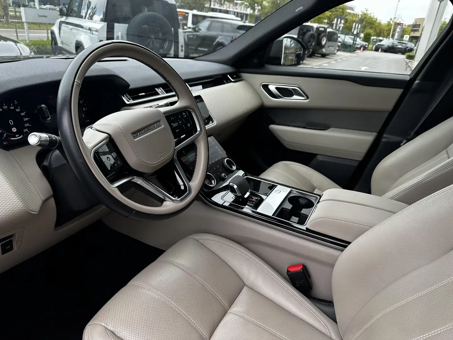 Land Rover Range Rover Velar P400e SE Zwart - 2