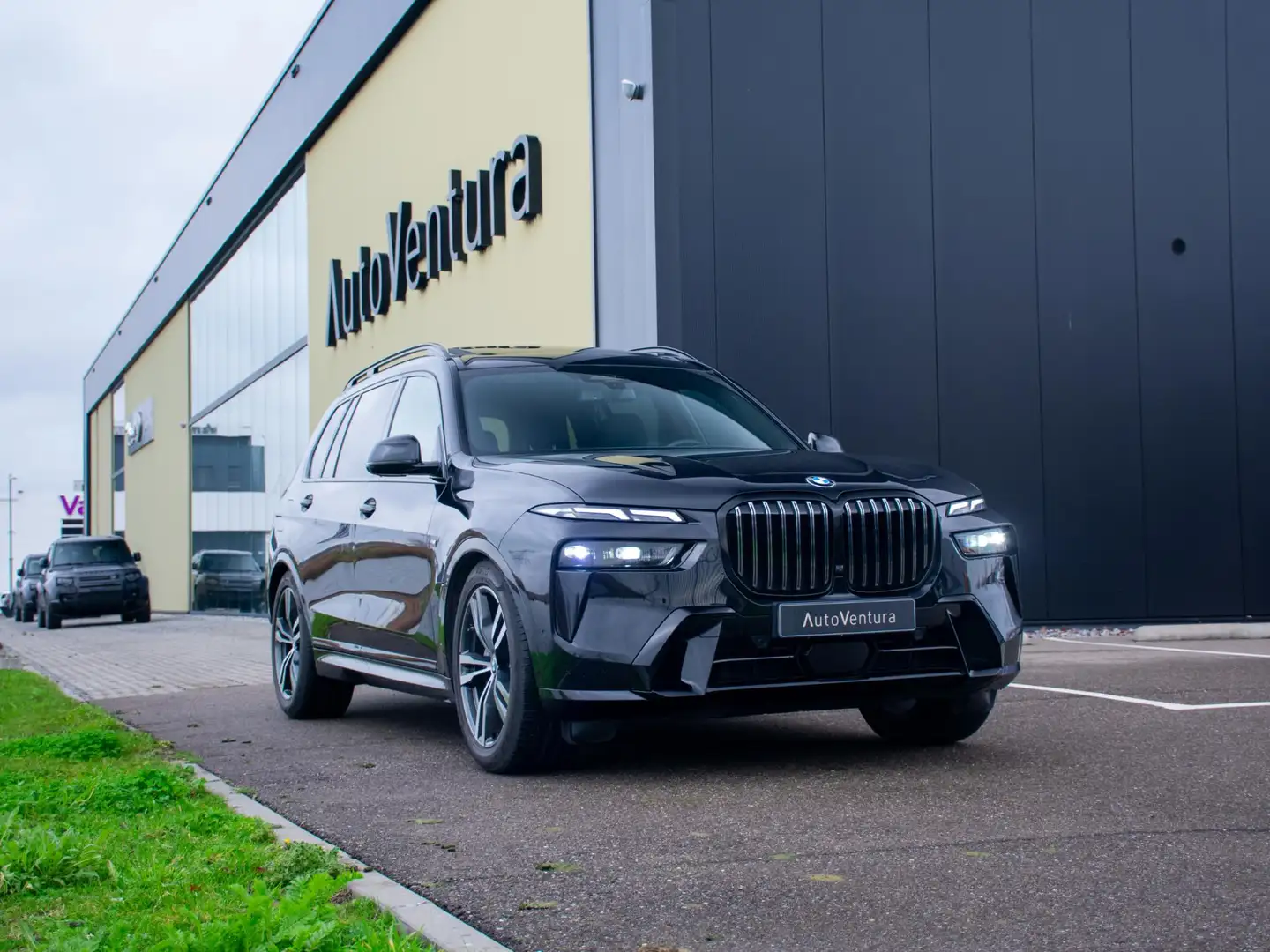 BMW X7 xDrive40i | M-Sport | Trekhaak | Schuif-/kantel Pa Zwart - 2