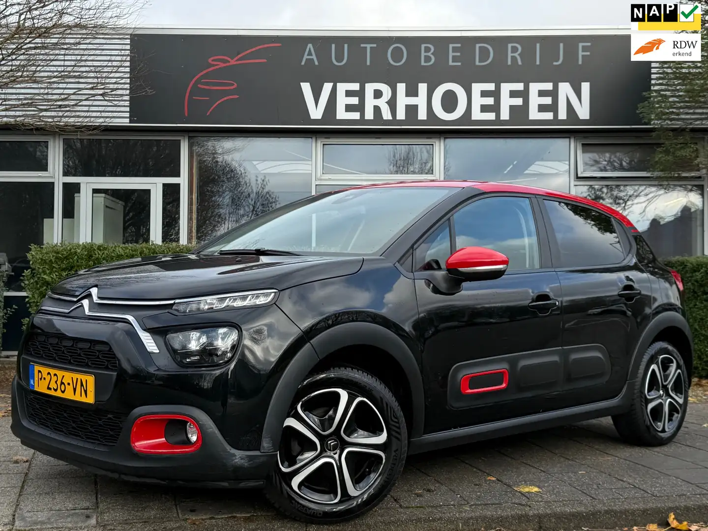 Citroen C3 1.2 PureTech Feel - CARPLAY - NAVIGATIE - INCL BTW Zwart - 1