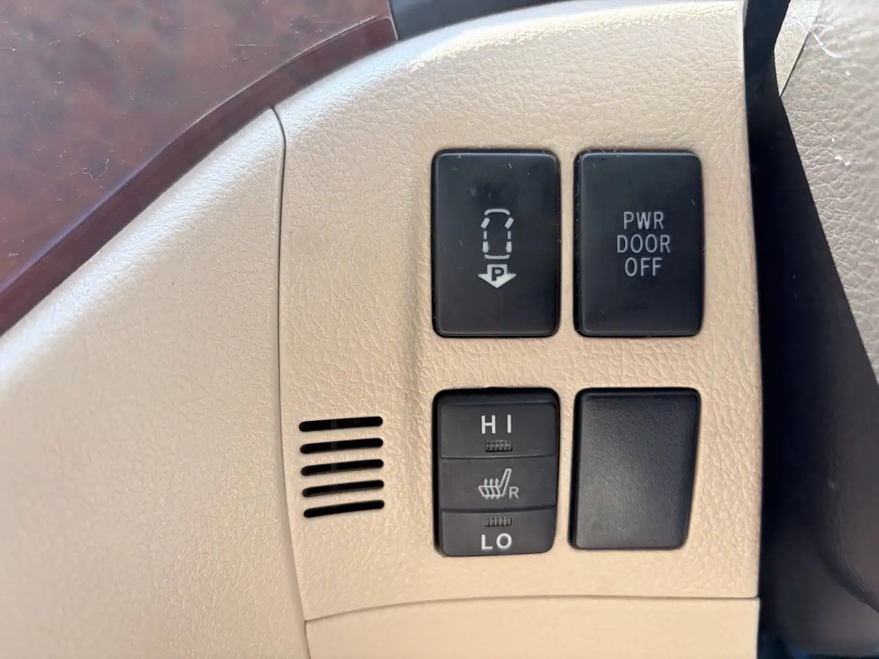 Toyota Alphard photo Toyota Alphard