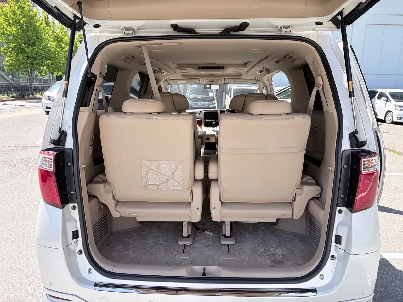 Toyota Alphard photo Toyota Alphard