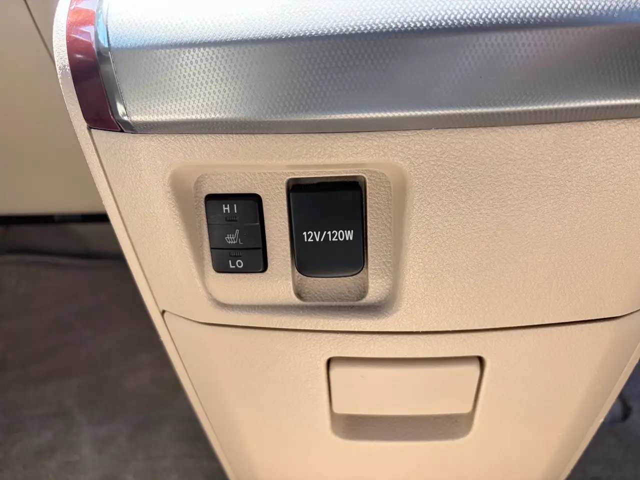 Toyota Alphard photo Toyota Alphard