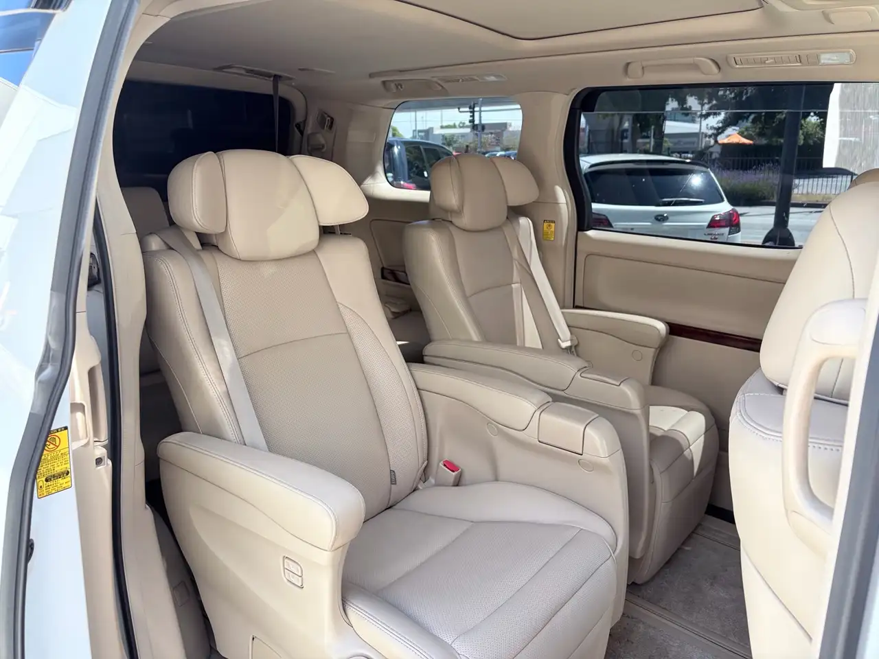Toyota Alphard photo Toyota Alphard