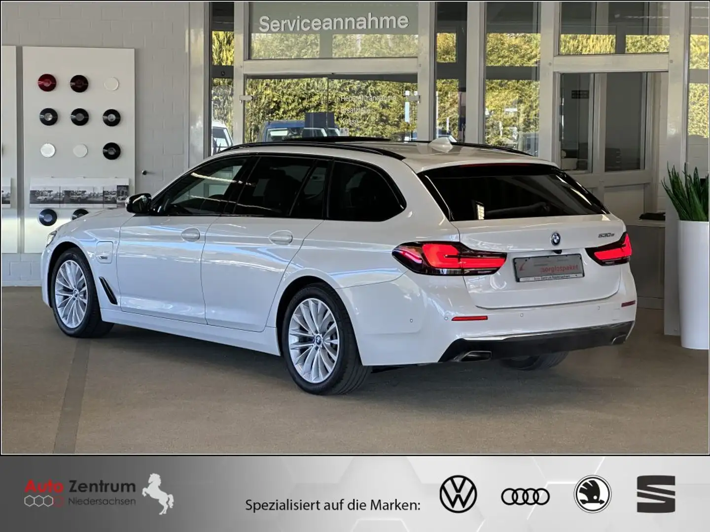 BMW 530 530e Touring Aut. Luxury Line VOLL TOP ANGEBOT!! Weiß - 2