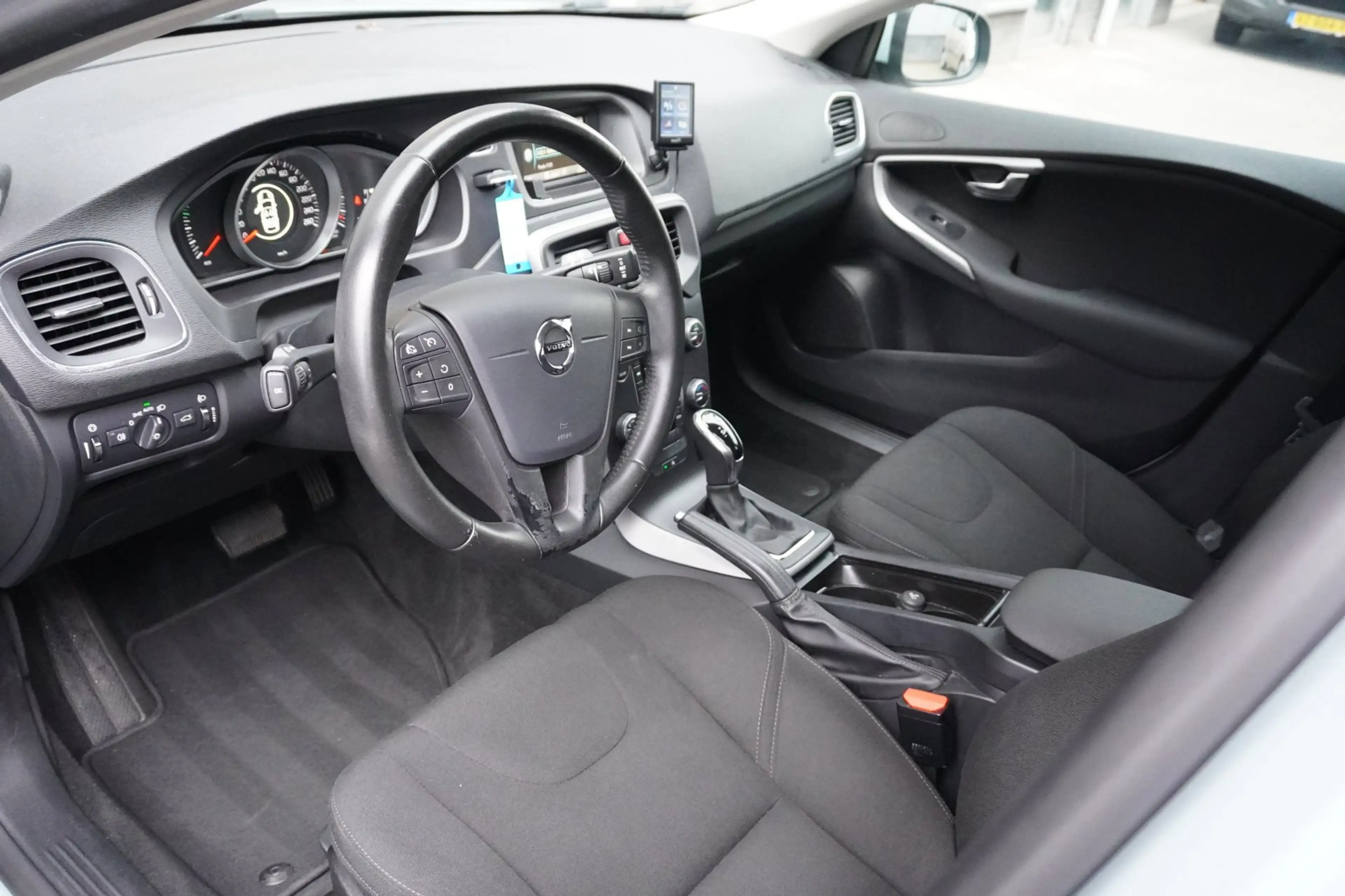 Volvo V40 1.5 T2 Nordic — photo 3