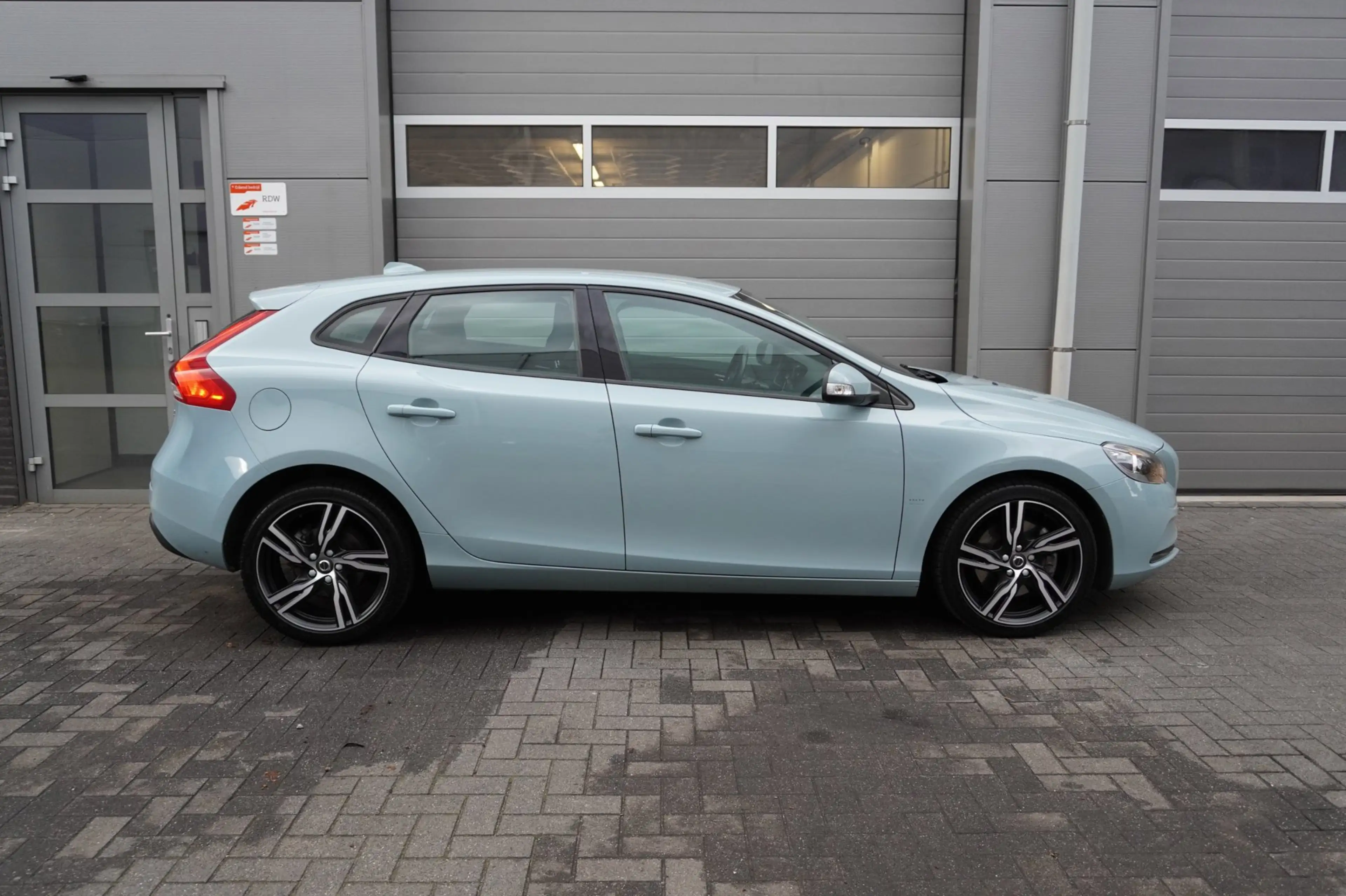 Volvo V40 1.5 T2 Nordic — photo 11