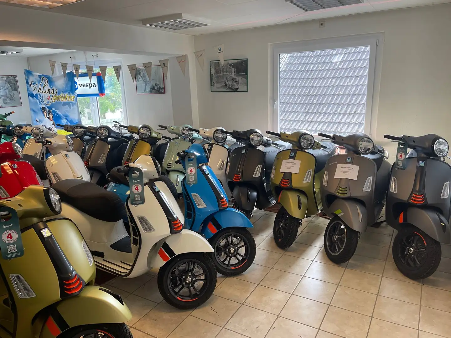 Vespa GTS 310 HPE alle Farben am Lager Rot - 2