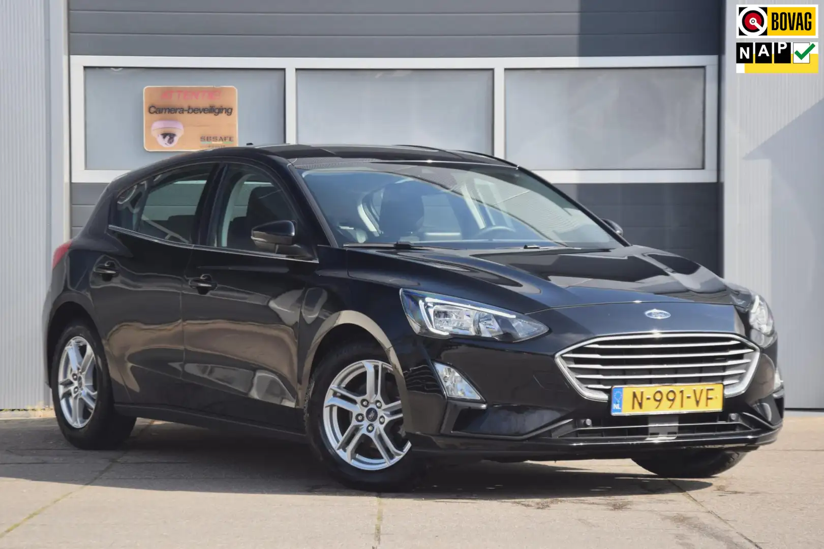 Ford Focus 1.0 EcoBoost Hybrid Trend Edition Business Zwart - 1