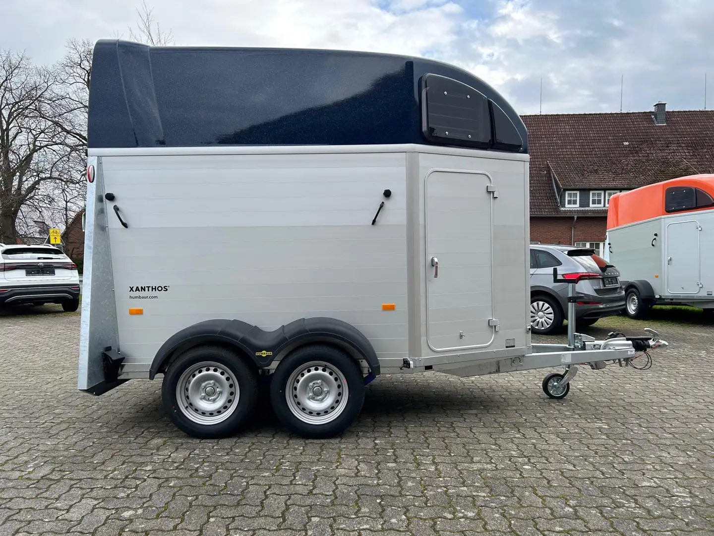 Humbaur Pferdeanhänger Xanthos 2400 2,4t 100km/h Sattel... - 2