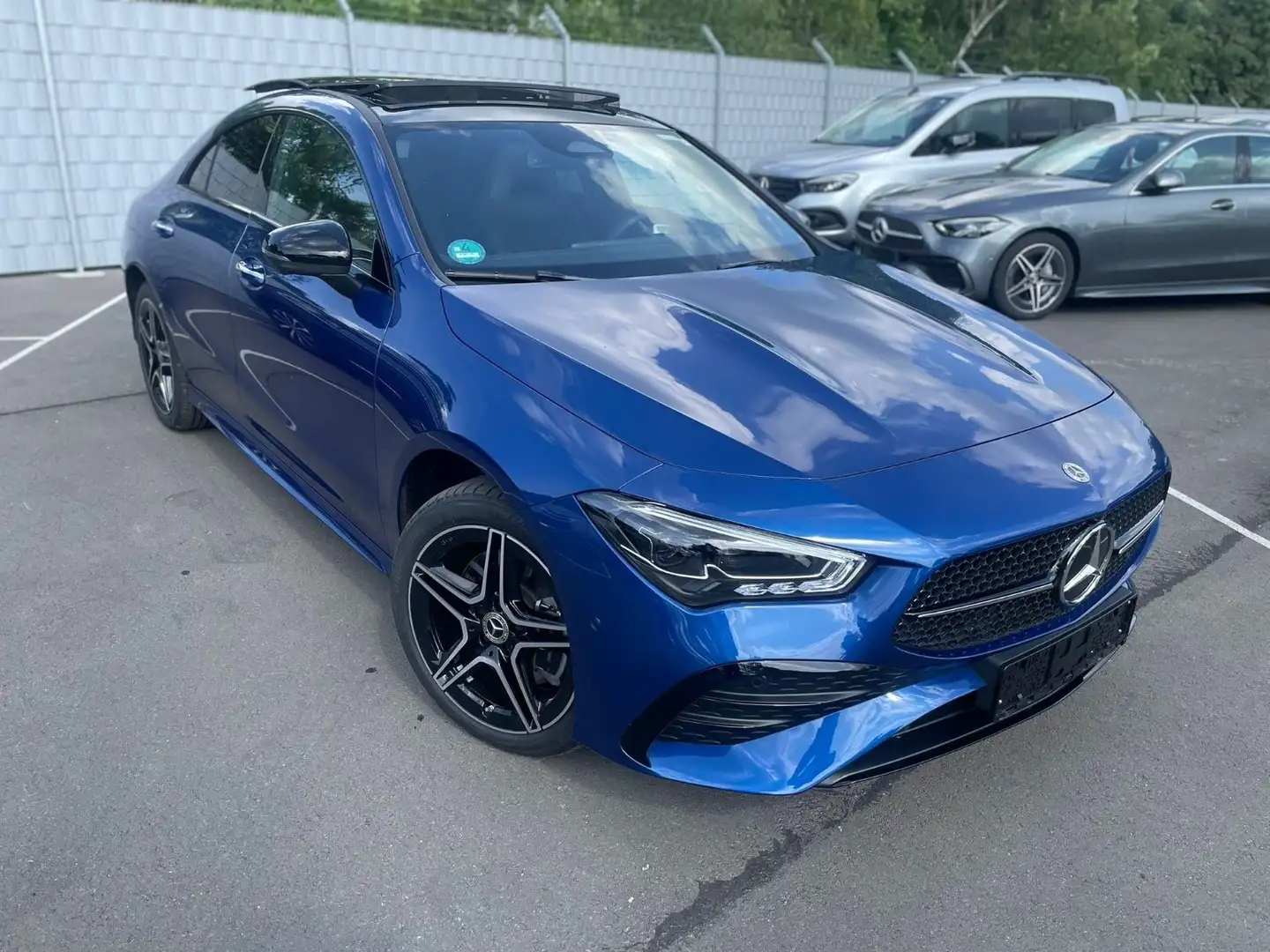 Mercedes-Benz CLA 250 CLA250e AMG Line Edition *Pano*Distronic*360*AHK Blau - 1