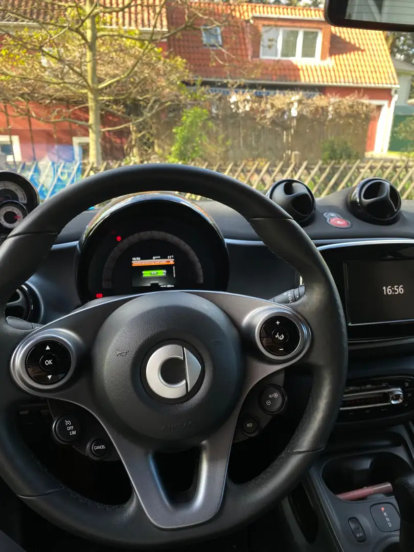 smart forTwo coupe EQ Schwarz - 2