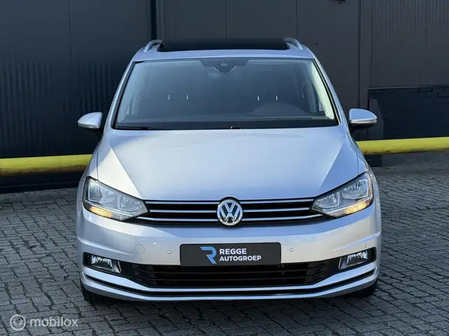 Volkswagen Touran view 5