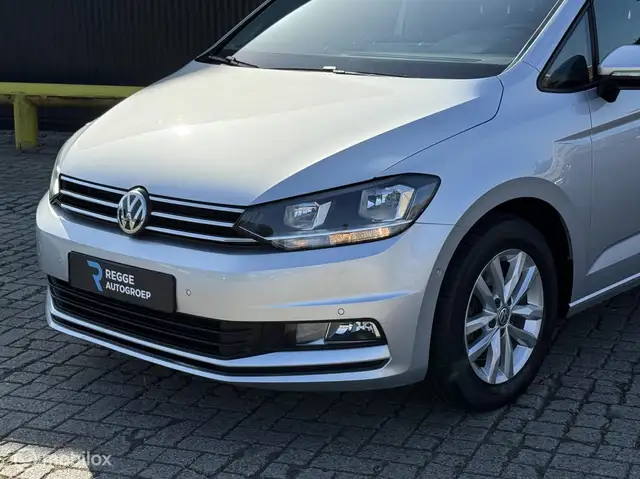 Volkswagen Touran view 6