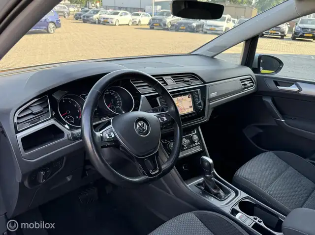 Volkswagen Touran view 11